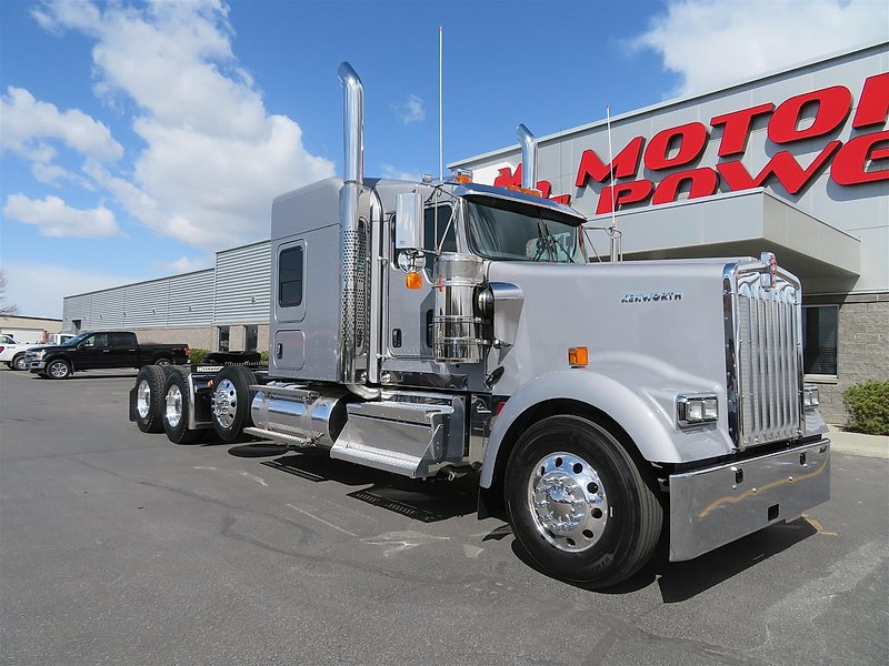 2026 Kenworth W900L