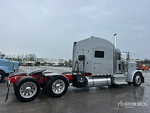 2022 Peterbilt 389