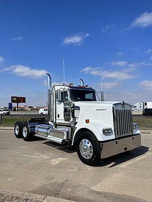 2025 Kenworth W900L