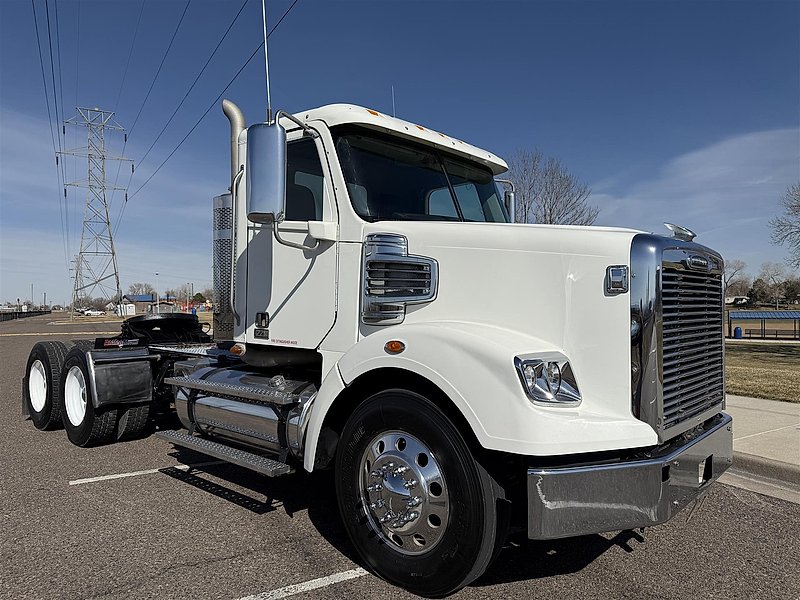 2015 Freightliner Coronado SD 122