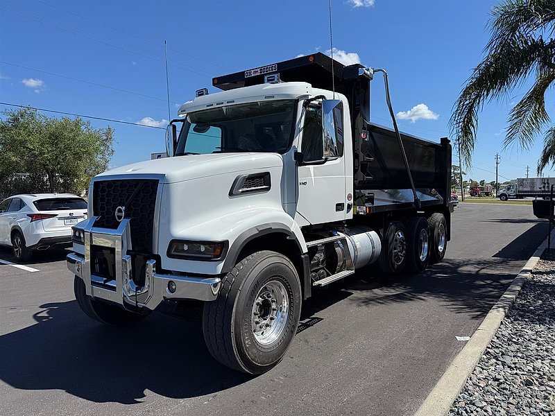 2025 Volvo VHD84F300