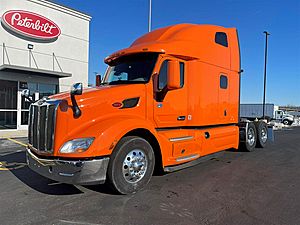 2022 Peterbilt 579 - Sleeper Truck