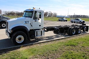 2013 Mack GU713