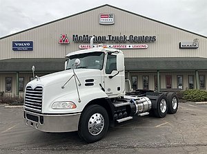 2017 Mack Pinnacle CXU613 - Day Cab
