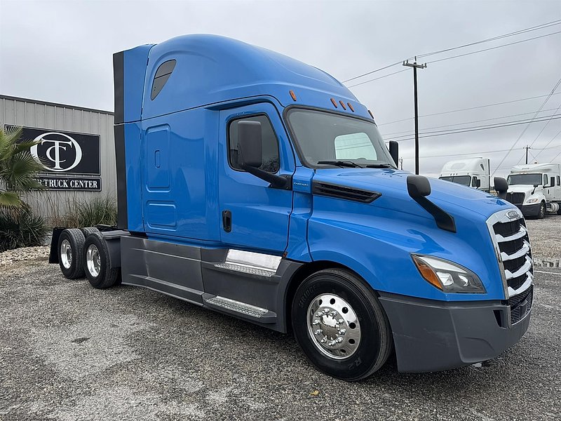 2020 Freightliner Cascadia 126