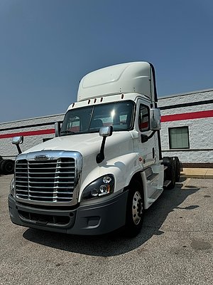 2018 Freightliner Cascadia 125 - Day Cab