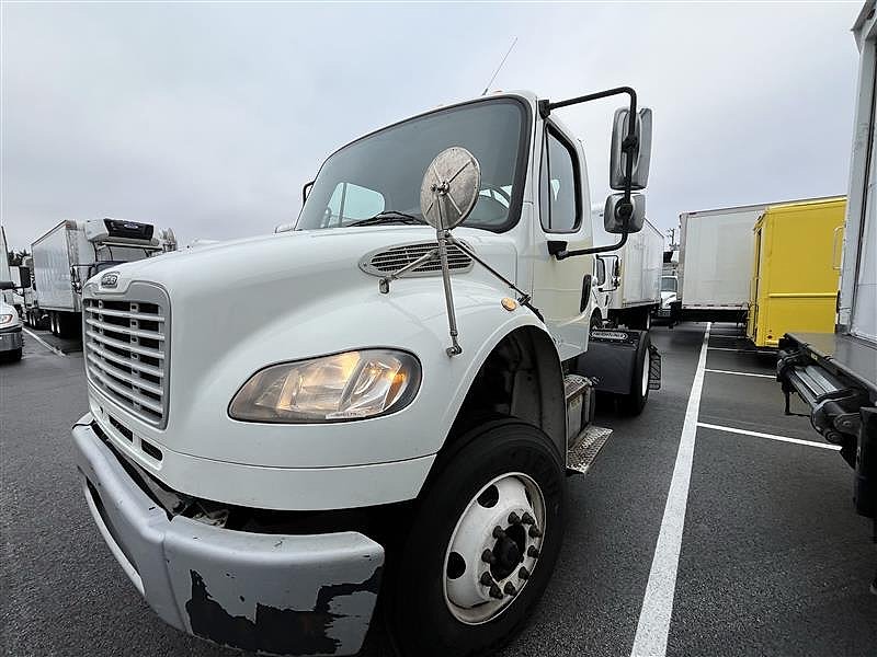 2015 Freightliner M2 106
