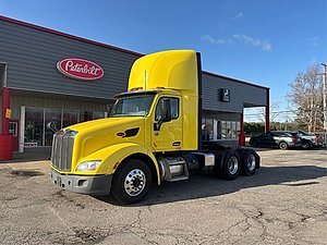 2021 Peterbilt 579 - Day Cab