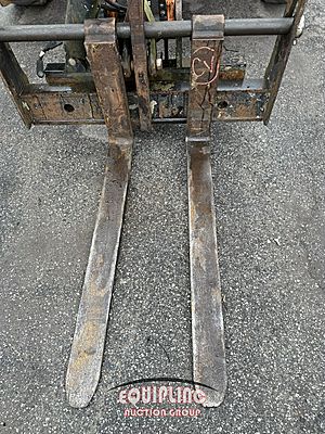 2005 SKY TRAK 