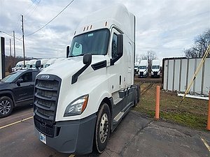 2020 Freightliner Cascadia Evolution - Sleeper Truck