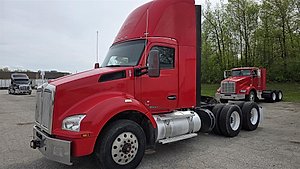 2017 Kenworth T880 - Day Cab