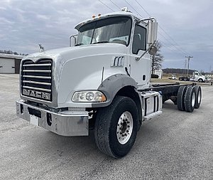 2012 Mack Granite GU813