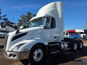 2019 Volvo VNL64T-300 - Day Cab