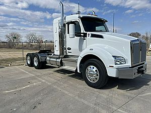 2026 Kenworth T880 - Sleeper Truck