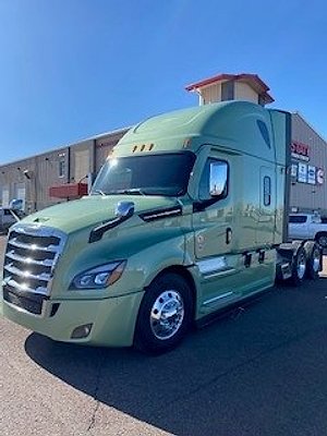2025 Freightliner Cascadia - Sleeper Truck
