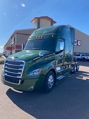 2025 Freightliner Cascadia - Sleeper Truck