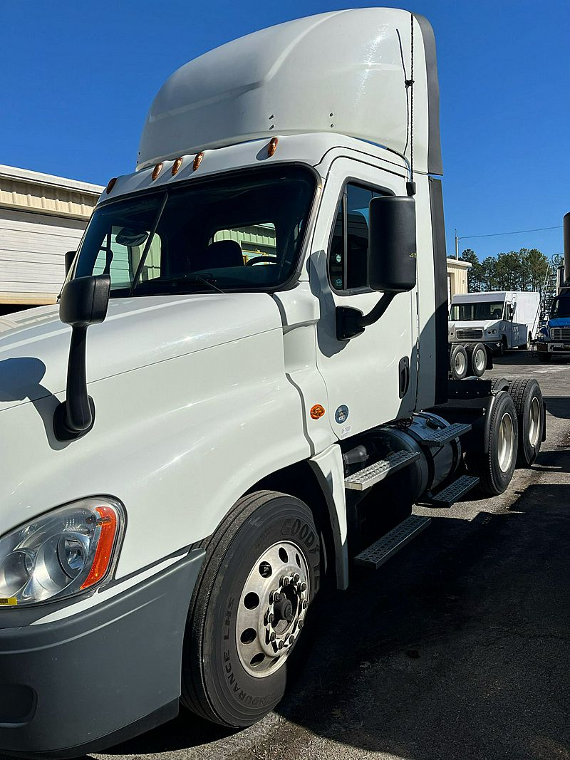 2018 Freightliner CASCADIA 125