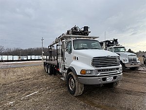 2005 Sterling LT9500 - Material Handler Crane