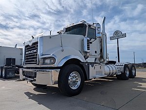 2016 Mack TD713 - Day Cab