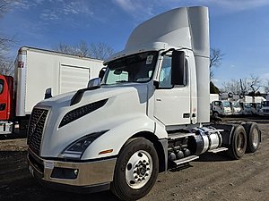 2019 Volvo VNL64T-300 - Day Cab