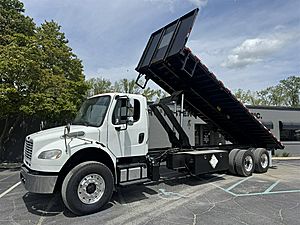 2017 Freightliner M2 106 - Flatbed Dump
