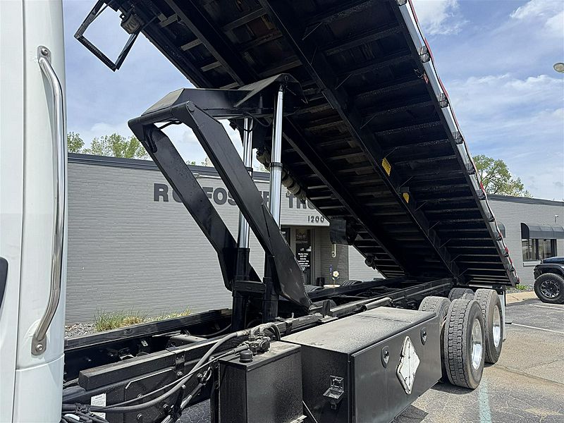 2017 Freightliner M2 106