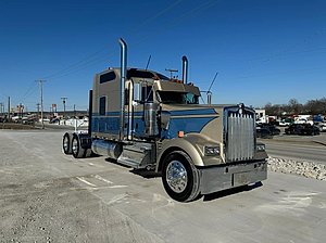 2022 Kenworth W900L