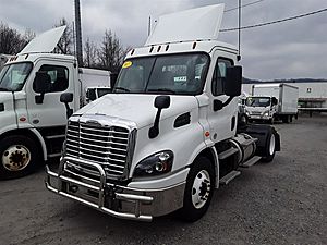 2017 Freightliner Cascadia 113 - Day Cab
