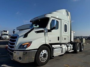 2020 Freightliner Cascadia - Sleeper Truck