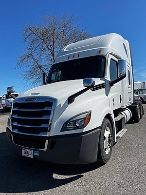 2019 Freightliner Cascadia - Sleeper Truck