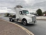 2025 Kenworth T880