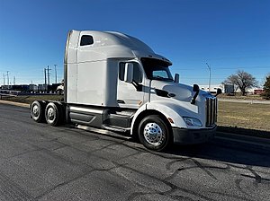 2020 Peterbilt 579 - Sleeper Truck