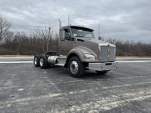 2025 Kenworth T880