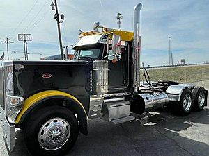 2022 Peterbilt 389 - Day Cab