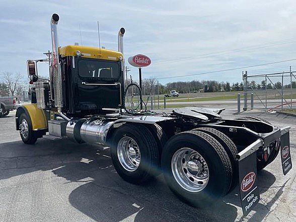 2022 Peterbilt 389