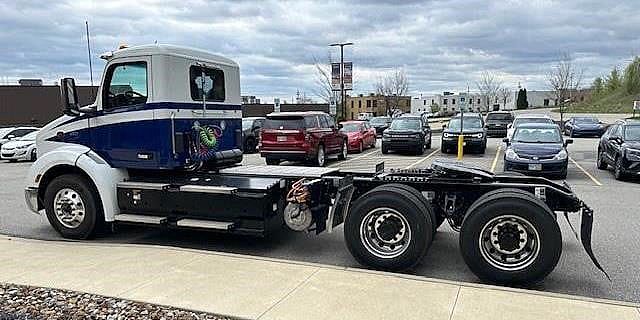 2025 Peterbilt 579