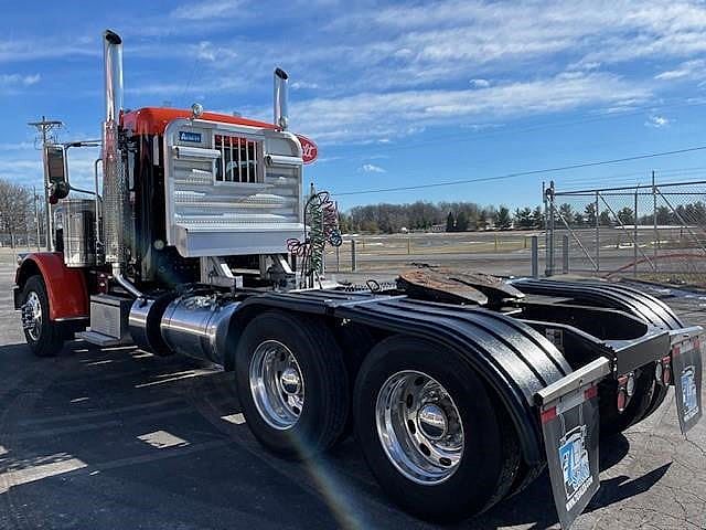 2023 Peterbilt 389