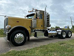 2022 Peterbilt 389 - Day Cab