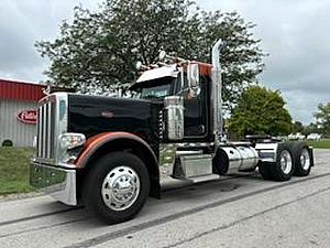 2022 Peterbilt 389 - Day Cab