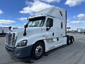 2018 Freightliner Cascadia 125 - Sleeper Truck
