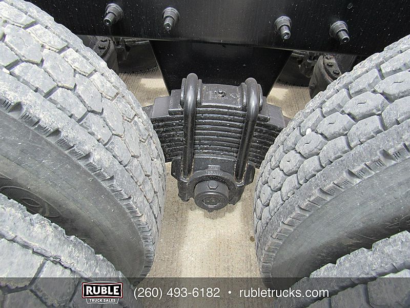 2013 Mack GU813
