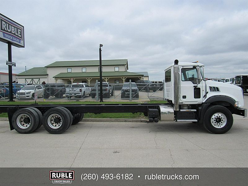 2013 Mack GU813