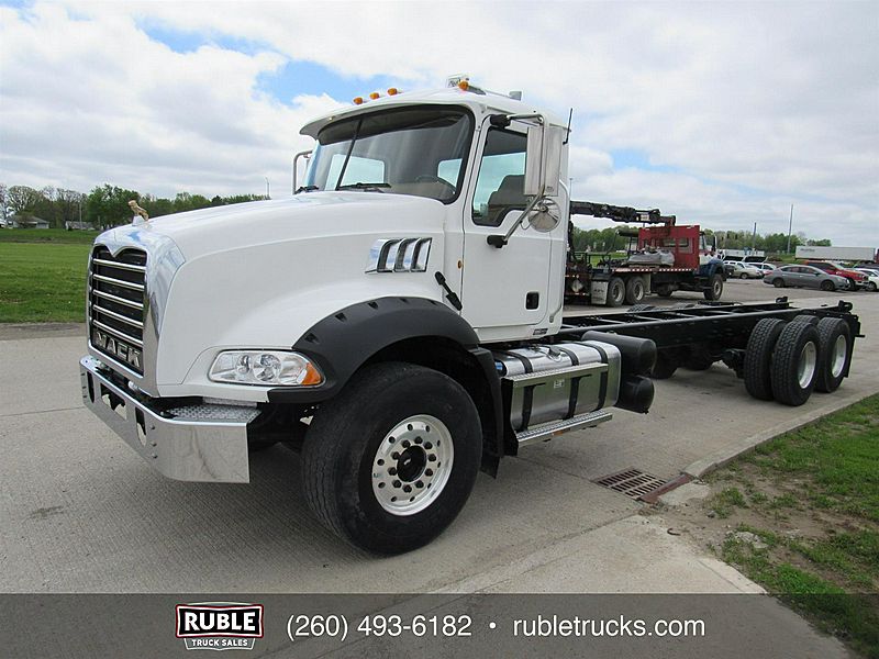 2013 Mack GU813
