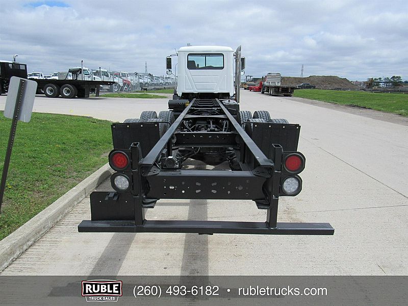 2013 Mack GU813