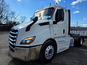 2019 Freightliner Cascadia - Day Cab