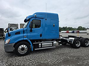 2012 Freightliner Cascadia 113 - Sleeper Truck