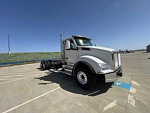 2025 Kenworth T880 - Cab & Chassis
