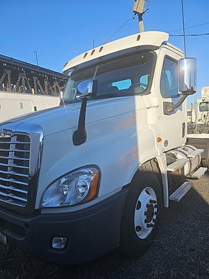 2018 Freightliner Cascadia 125 - Day Cab