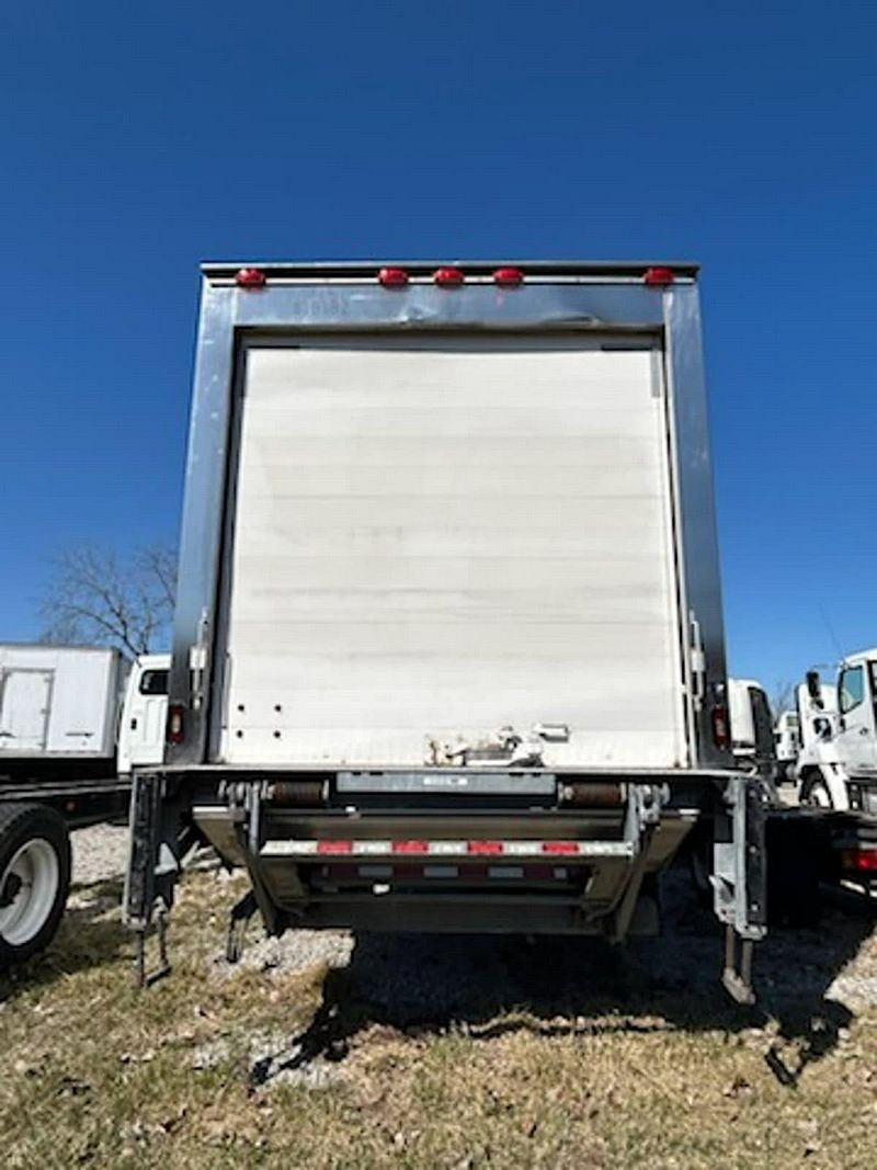 2019 Freightliner M2 106