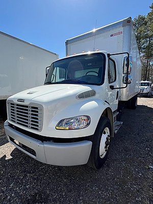 2018 Freightliner M2 106 - Box Van